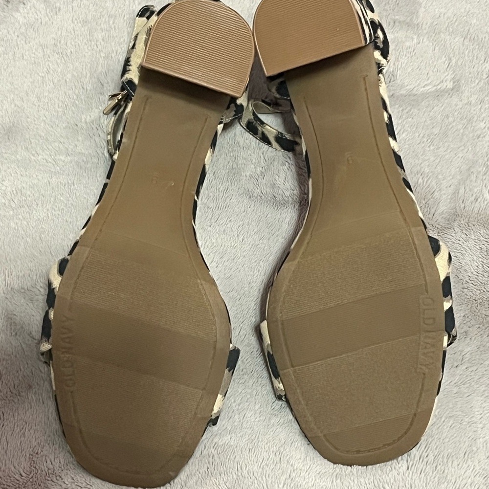 Old Navy Cheetah Print Women's Heels - Picture 4 of 5